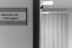 Encerramento de serviços não se deve às 35 horas