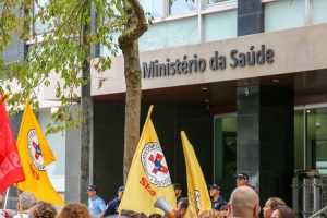 Ministra da Saúde pede desculpas aos enfermeiros