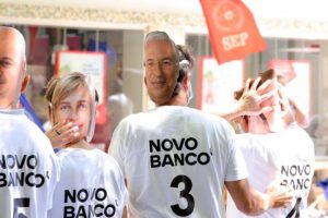 Conferência de imprensa a 30 julho, em frente ao Ministério da Saúde